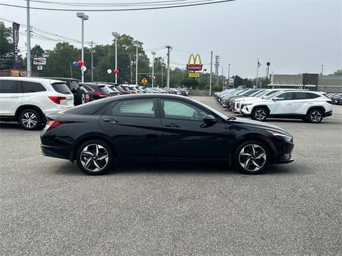 Used 2023 Hyundai Elantra SEL w/ Convenience Package image 2