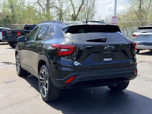 Used 2025 Chevrolet Trax RS w/ Driver Confidence Package FWD image 5