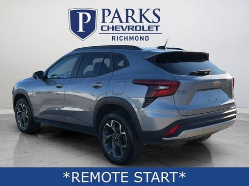 Certified 2025 Chevrolet Trax LT w/ Driver Confidence Package image 6