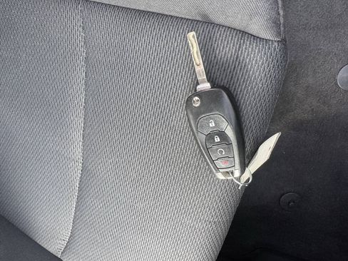 Used 2019 Chevrolet Cruze LS w/ LS Convenience Package FWD image 21