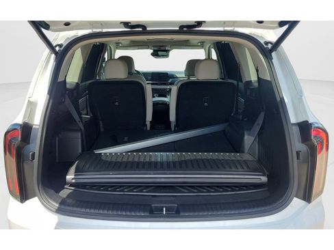 Used 2025 Kia Telluride EX w/ EX Captain's Chair Package AWD/4WD image 12