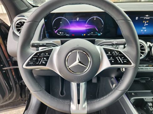 Certified 2025 Mercedes-Benz GLB 250 4MATIC image 19