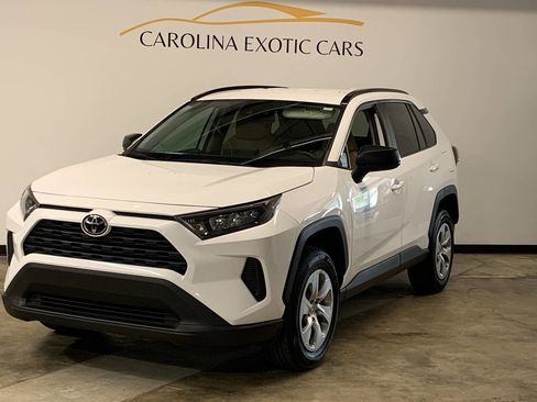 Used 2021 Toyota RAV4 LE image 1