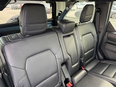 Used 2025 Ford Bronco Badlands image 28
