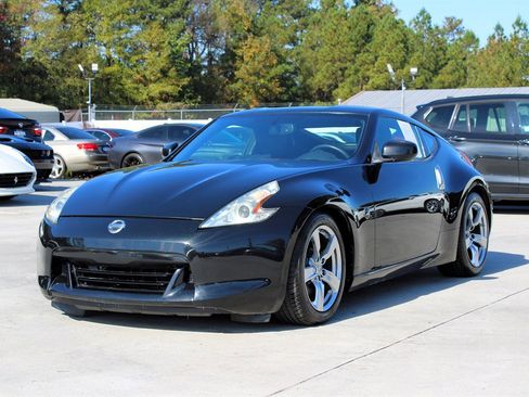 Used 2009 Nissan 370Z Touring image 3