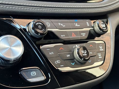 New 2026 Chrysler Pacifica Select image 20