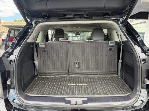 Used 2022 Toyota Highlander Limited AWD/4WD image 11