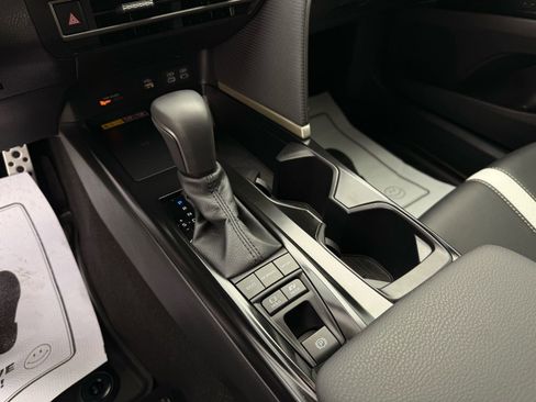 Used 2025 Toyota Camry SE image 41