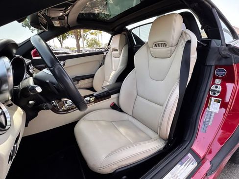 Used 2016 Mercedes-Benz SLK 300 image 10