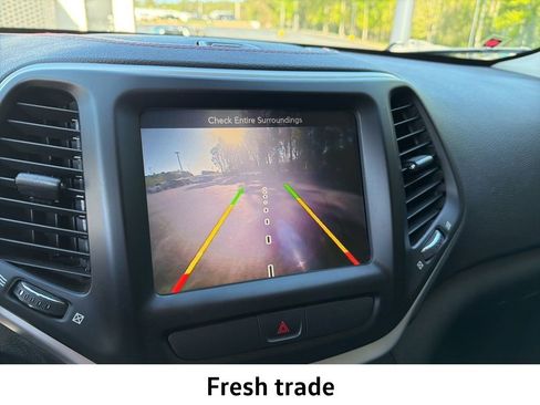 Used 2016 Jeep Cherokee Trailhawk image 11