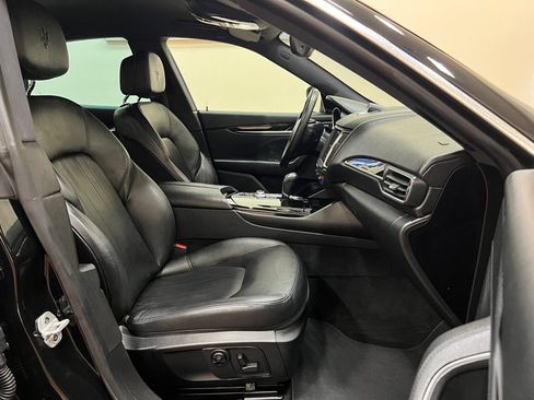 Used 2018 Maserati Levante AWD/4WD image 24