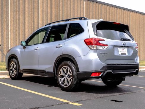 Used 2023 Subaru Forester Premium AWD/4WD image 43