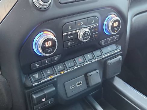 Used 2020 GMC Sierra 2500 Denali w/ Denali Ultimate Package AWD/4WD image 29