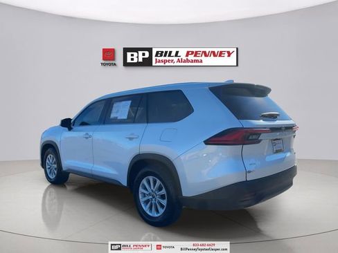 Used 2024 Toyota Grand Highlander XLE image 3