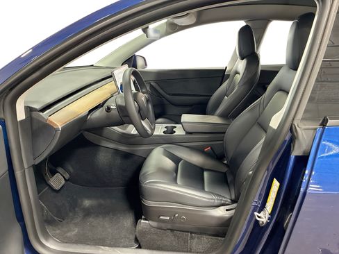 Certified 2021 Tesla Model Y Long Range AWD/4WD image 9