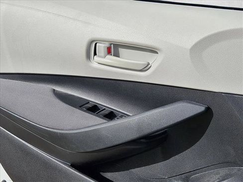 Used 2022 Toyota Corolla LE FWD image 6