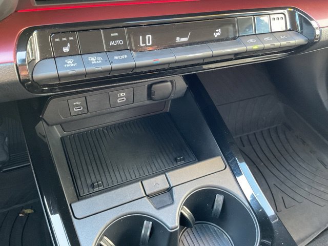 Used 2024 Toyota Prius Prime FWD image 27