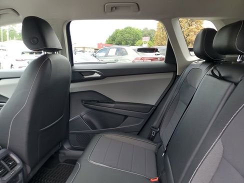 Used 2023 Volkswagen Taos SE w/ Black Wheel Package FWD image 10