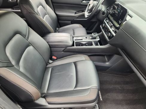Used 2023 Nissan Pathfinder SL FWD image 13