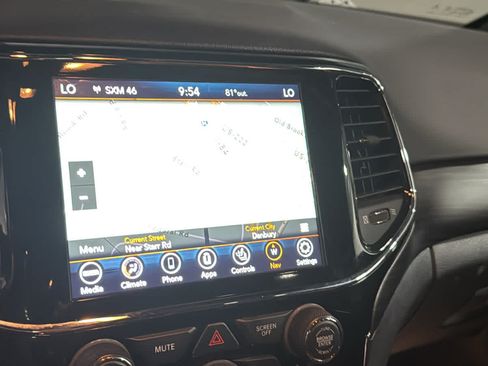 Used 2020 Jeep Grand Cherokee Altitude AWD/4WD image 15