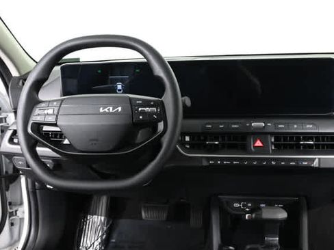 Used 2025 Kia K4 LX FWD image 4