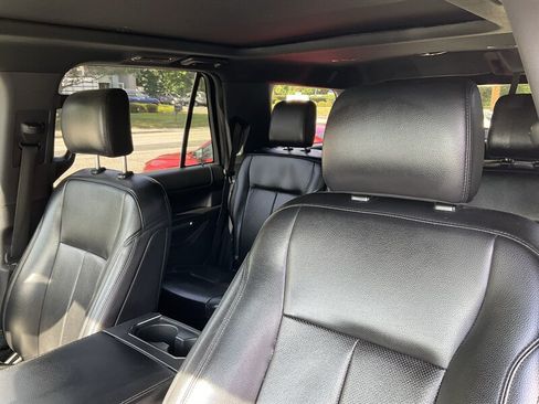 Used 2020 Ford Expedition XLT w/ Equipment Group 202A AWD/4WD image 22