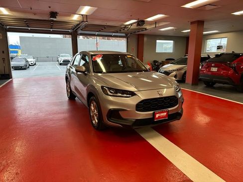 Used 2023 Honda HR-V LX image 2