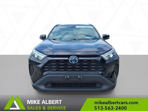 Used 2022 Toyota RAV4 XLE AWD/4WD image 2