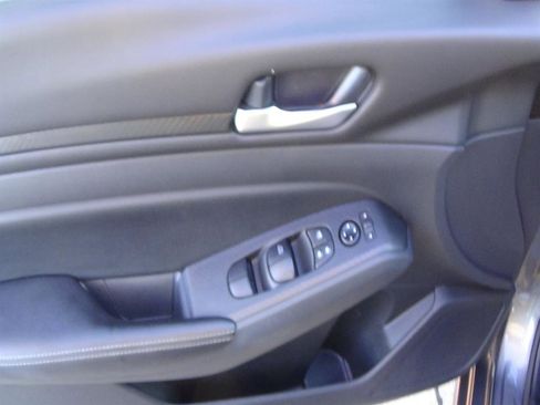 Used 2024 Nissan Altima 2.5 SV image 14