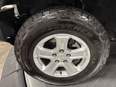 Used 2018 Jeep Wrangler Unlimited Sport S AWD/4WD image 2