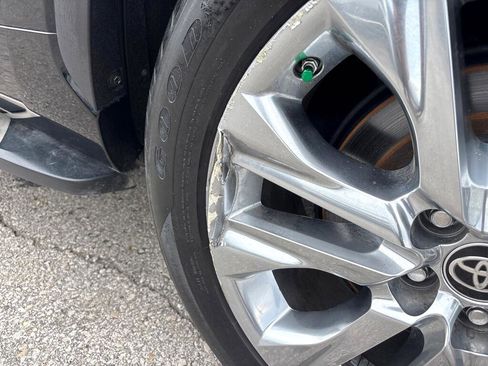 Used 2021 Toyota Highlander Limited image 11