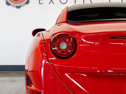Used 2015 Ferrari California T image 14