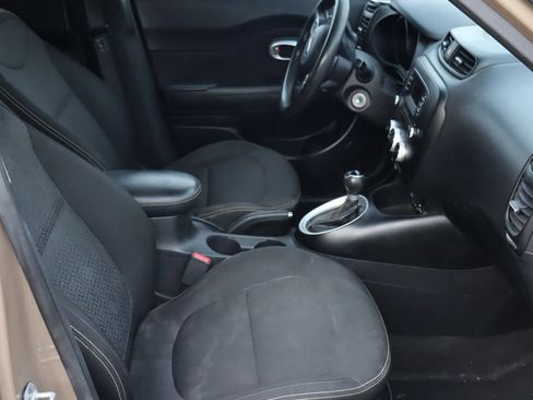 Used 2015 Kia Soul + image 13
