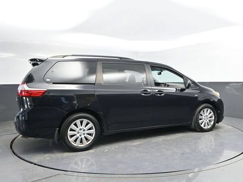Used 2017 Toyota Sienna LE AWD/4WD image 2
