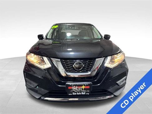 Used 2019 Nissan Rogue S image 2