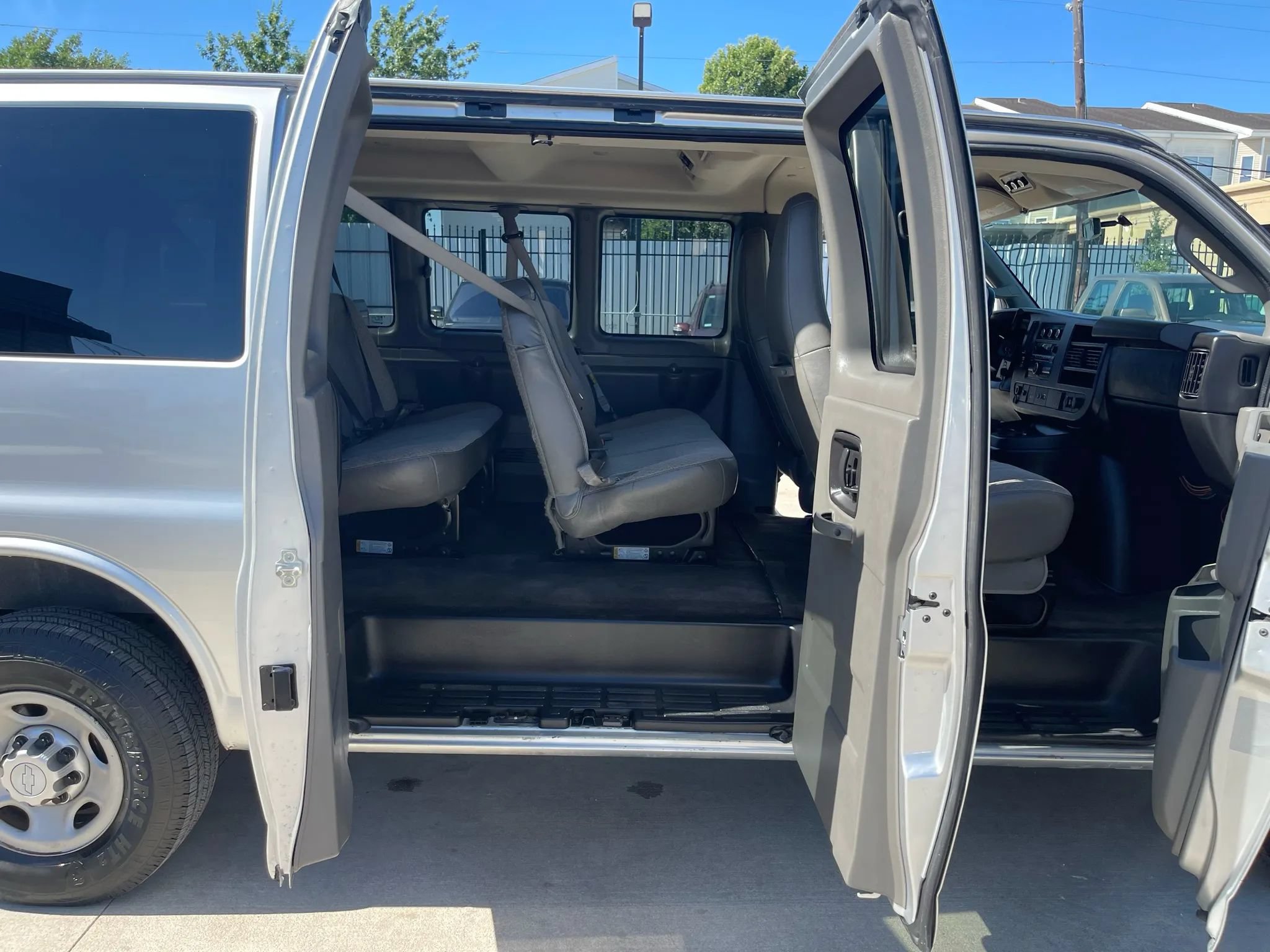 Used 2016 Chevrolet Express 2500 LS RWD image 29