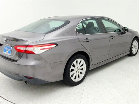 Used 2018 Toyota Camry LE image 6