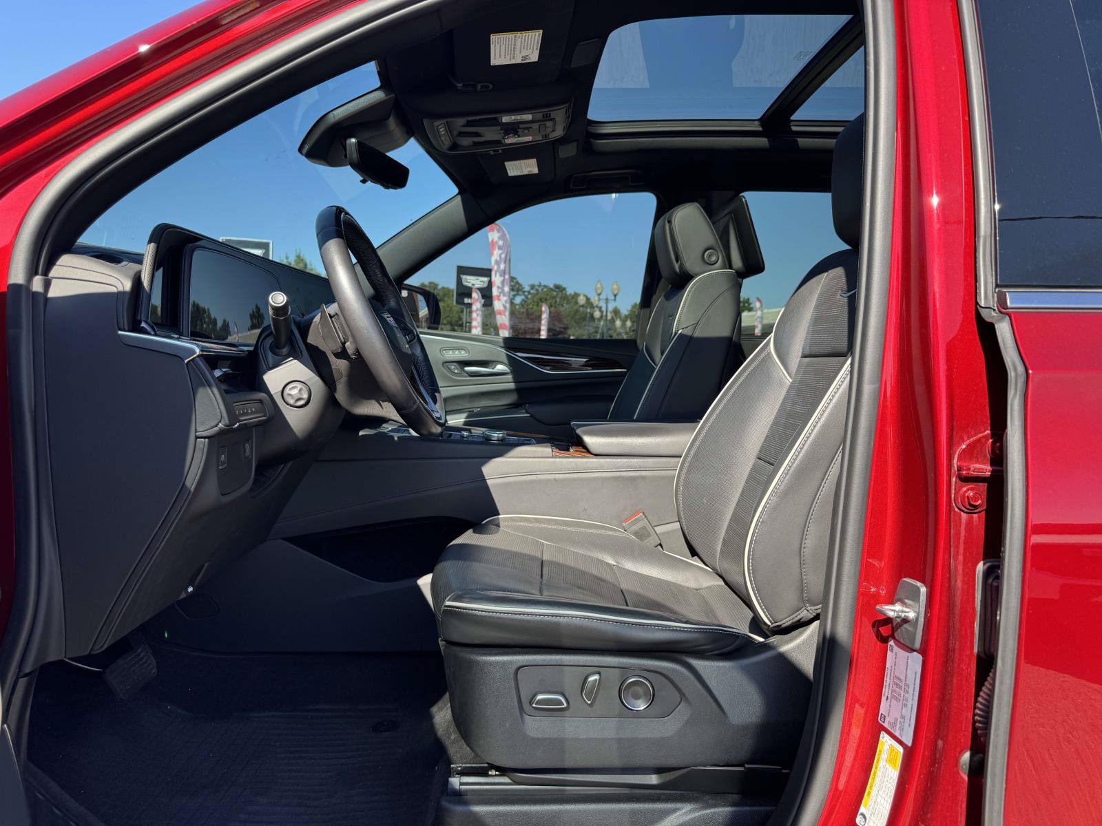 Certified 2023 Cadillac Escalade Premium Luxury w/ LPO, Floor Liner Package AWD/4WD image 18
