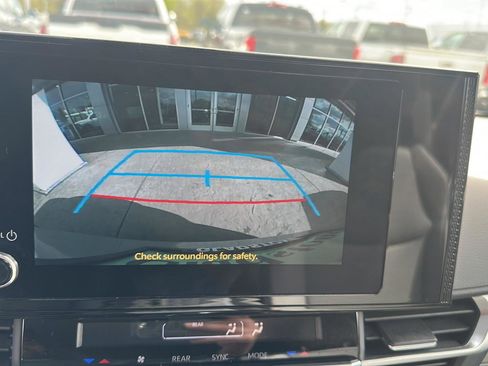 Used 2025 Toyota Sienna LE FWD image 20