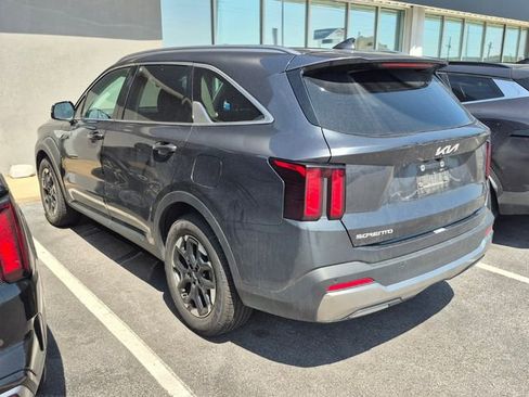 Used 2024 Kia Sorento S FWD image 2