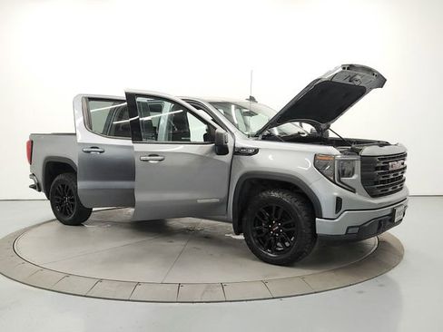 Used 2023 GMC Sierra 1500 Elevation w/ X31 Off-Road Package AWD/4WD image 9