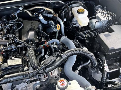 Used 2025 Toyota Tacoma SR5 AWD/4WD image 32