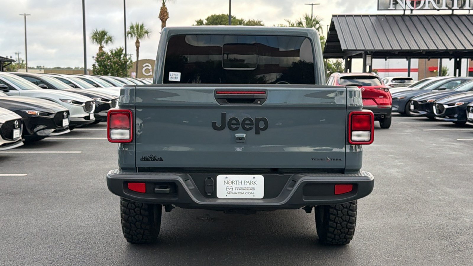 Used 2025 Jeep Gladiator Sport AWD/4WD image 5