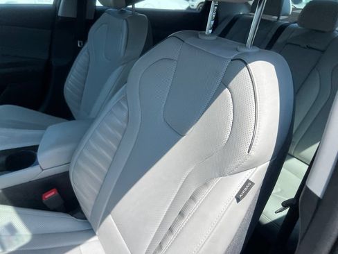 Used 2025 Hyundai Elantra Limited FWD image 9