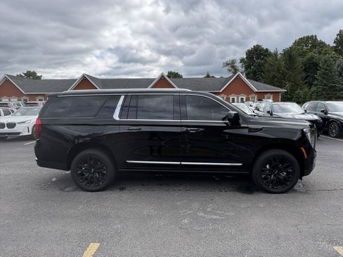 Used 2026 GMC Yukon XL Denali w/ Sun & Power Step Package AWD/4WD image 10