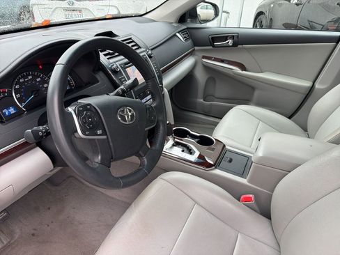 Used 2012 Toyota Camry XLE w/ Convenience Pkg image 5
