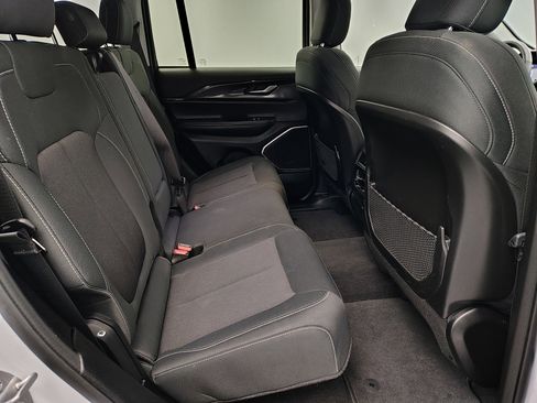 Used 2022 Jeep Grand Cherokee Laredo w/ Luxury Tech Group I image 28