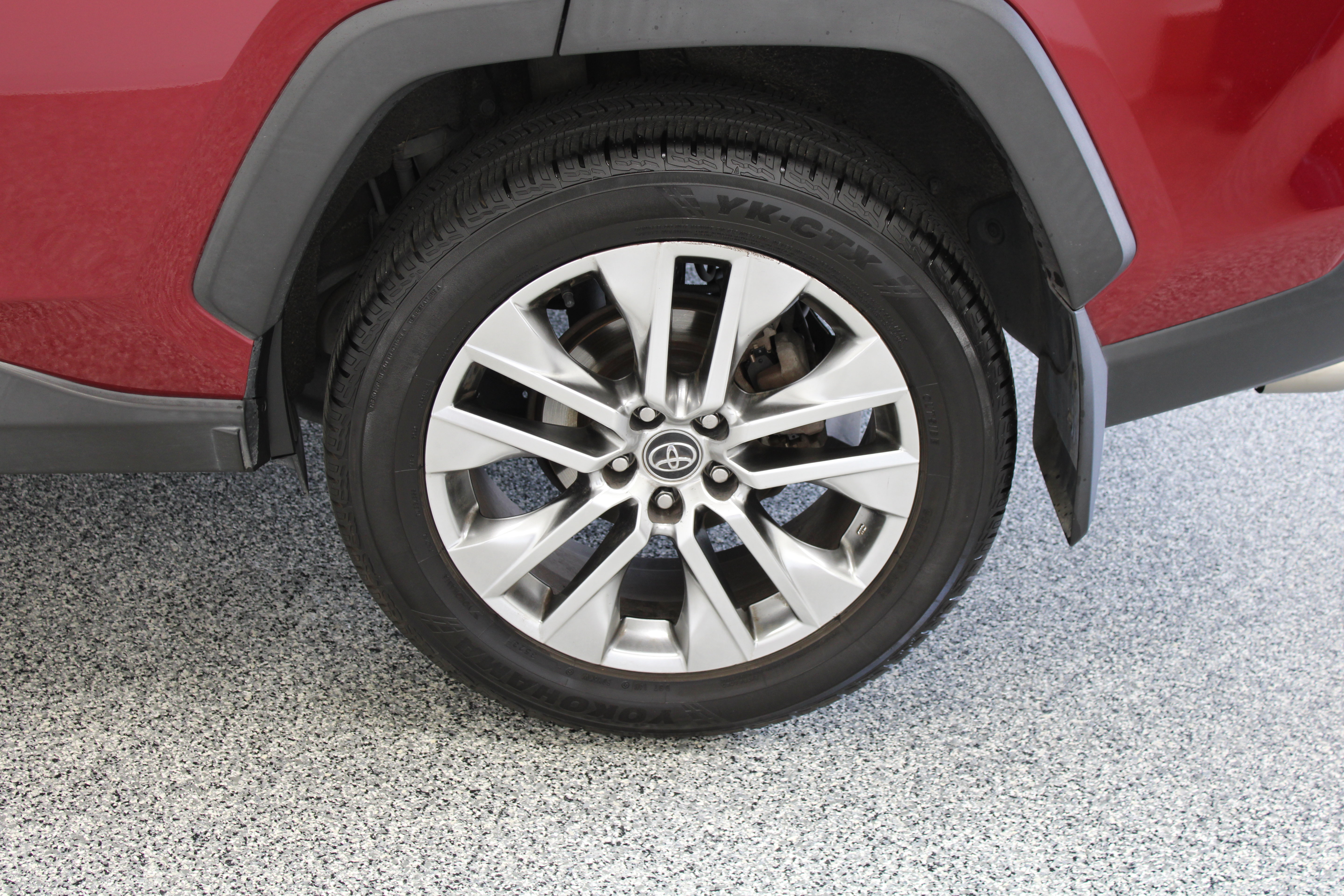 Used 2020 Toyota RAV4 XLE Premium FWD image 10