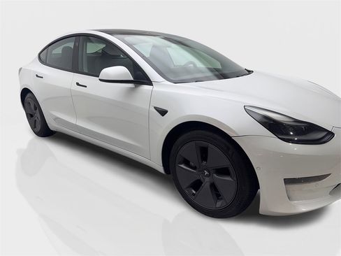 Used 2021 Tesla Model 3 Standard Range Plus image 12