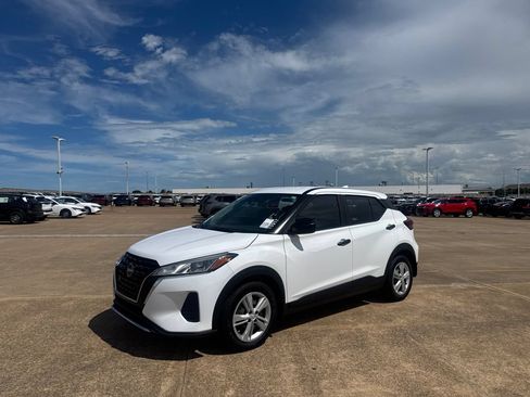 Certified 2024 Nissan Kicks S FWD image 8